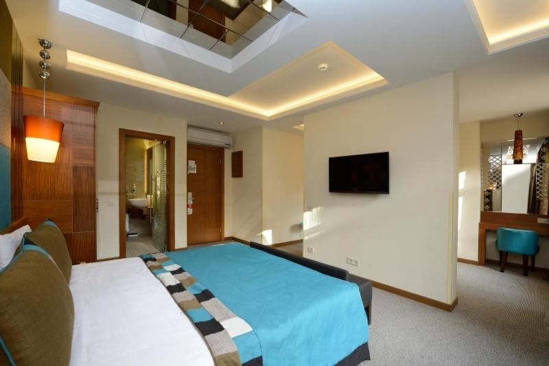 Corner Suite image 3