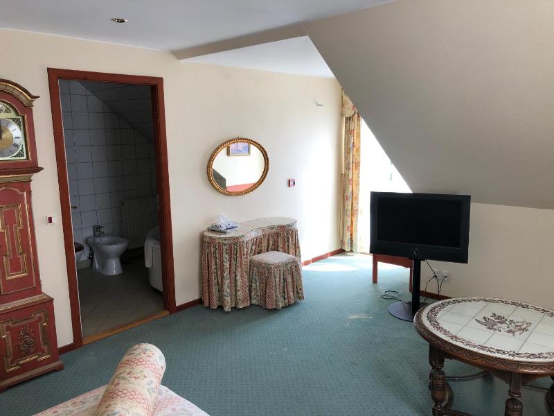 Double Room with Spa Bath image 4