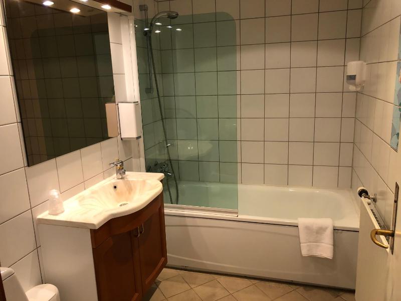 Double Room with Balcony image 3