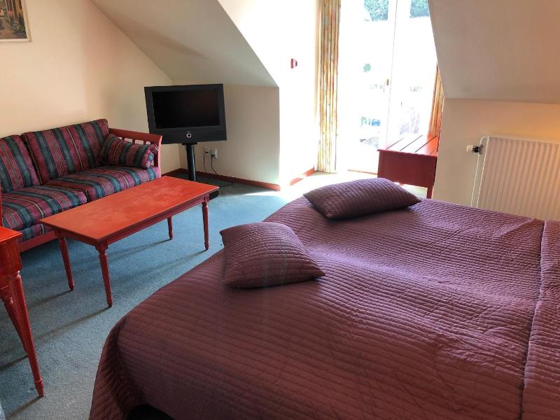 Double Room with Balcony image 2