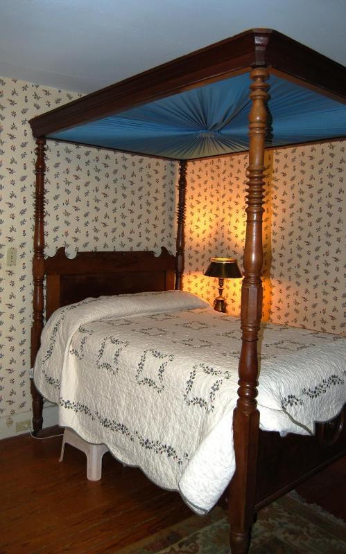 Double Room with Two Double Beds and Twin Bed image 4