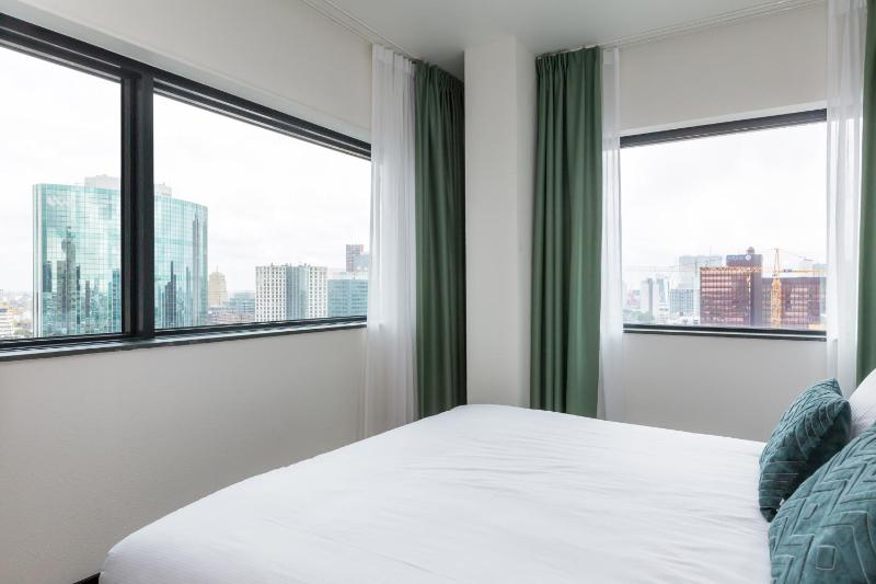 Superior Double Room City View image 1