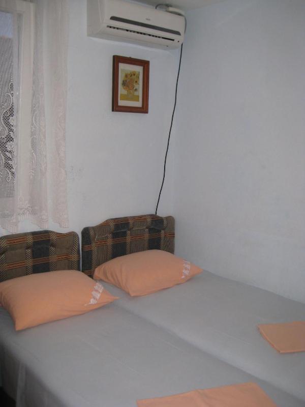 Twin Room image 1