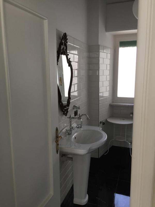 Twin Room with Shared Bathroom image 4