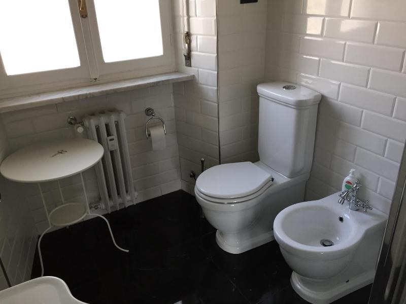 Double Room with Shared Bathroom image 2