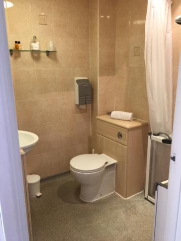 Double Room with Balcony image 3