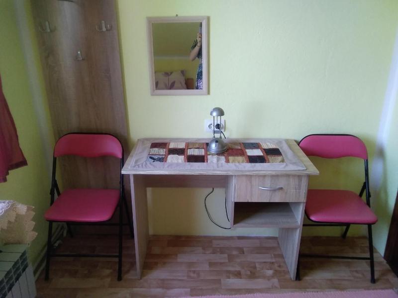 Standard Twin Room with Shared Bathroom image 2