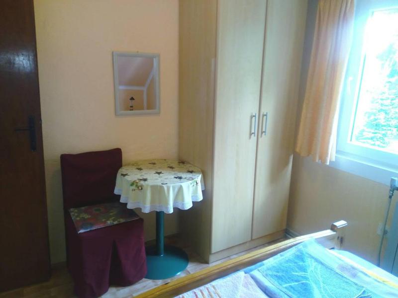 Standard Double Room with Shared Bathroom image 3
