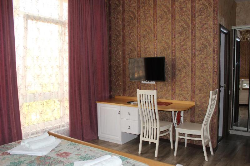 Twin Room image 3