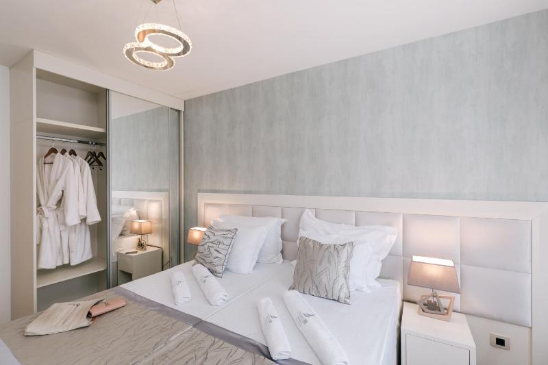 One-Bedroom Apartment image 2