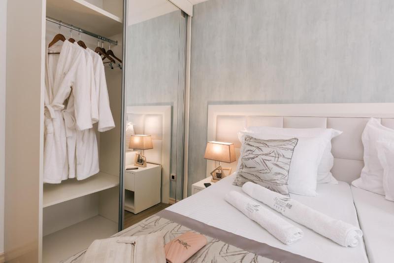 One-Bedroom Apartment image 3