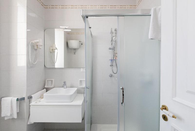 Superior Quadruple Room image 2