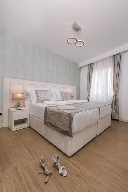 One-Bedroom Apartment image 4