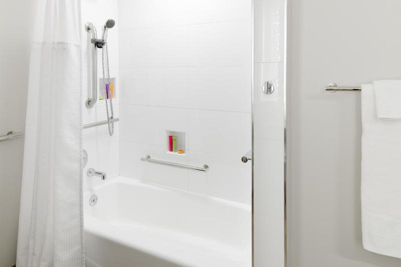 Skyline View Two Queen Beds - ADA Hearing/Visual/Bathtub image 2