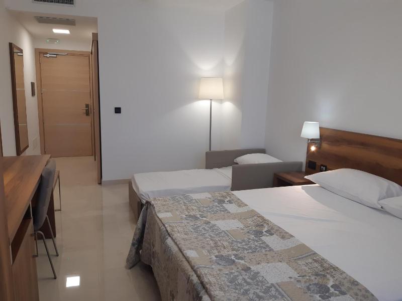 Triple Room image 3