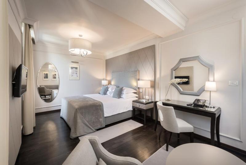 Deluxe Room image 2