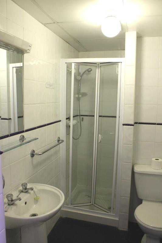 Twin Room image 2