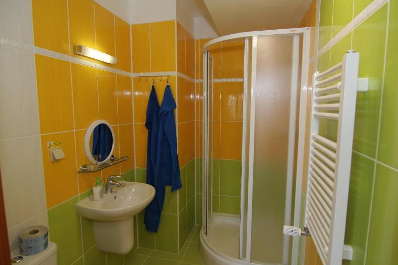 Twin Room image 3