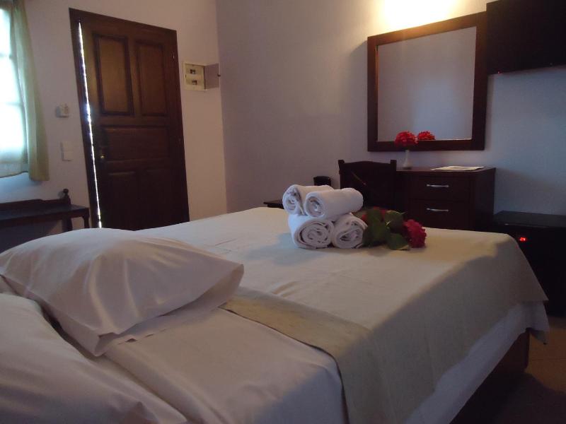 Standard Twin Room image 4
