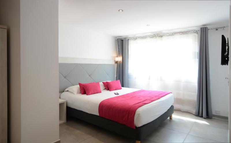 Double Room with Courtyard View image 2
