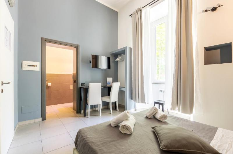 Deluxe Room image 3