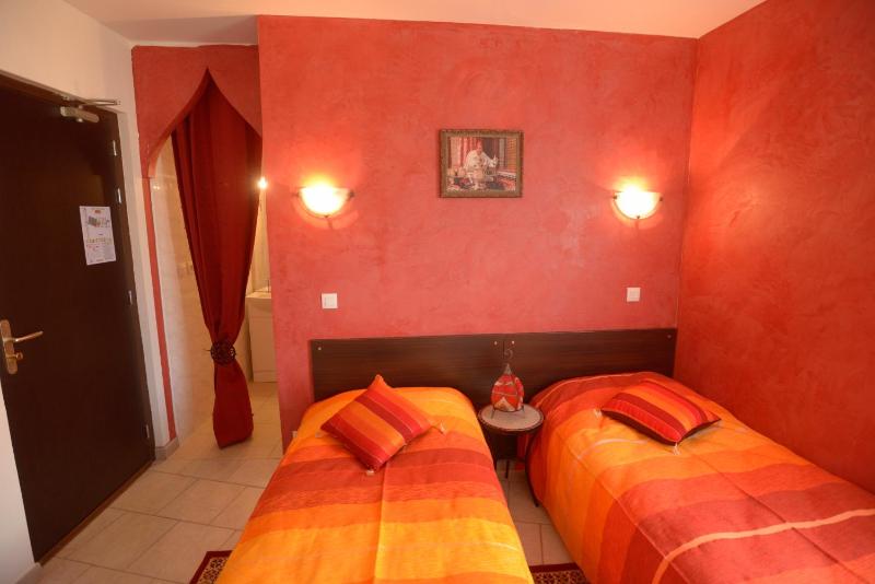 Twin Room image 1