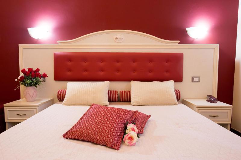 Double Room image 4