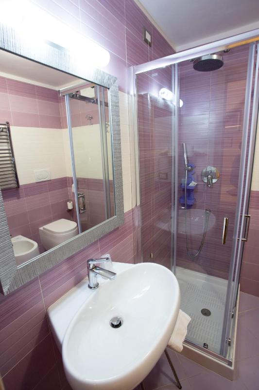 Double Room image 3