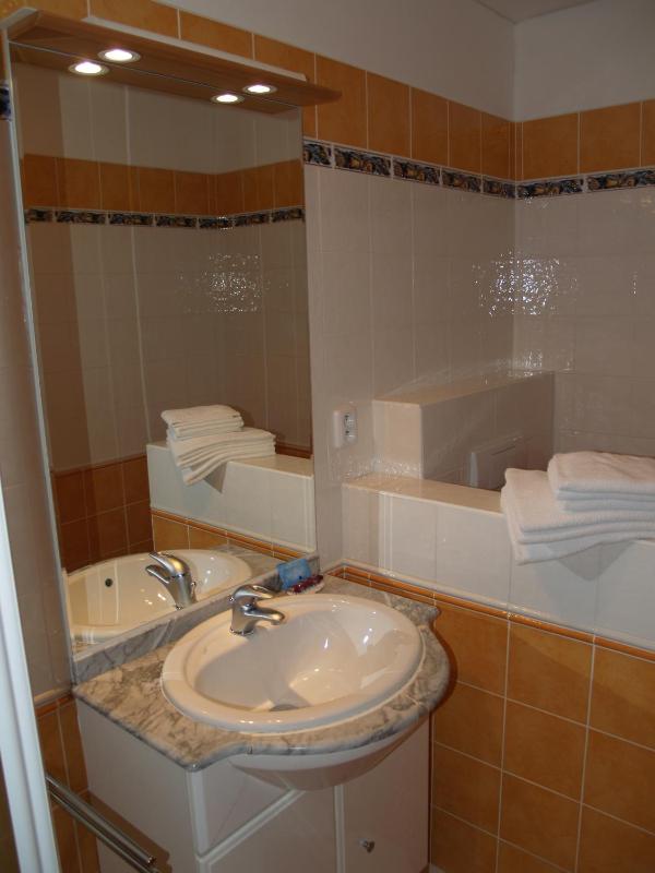 Comfort Twin Room image 3