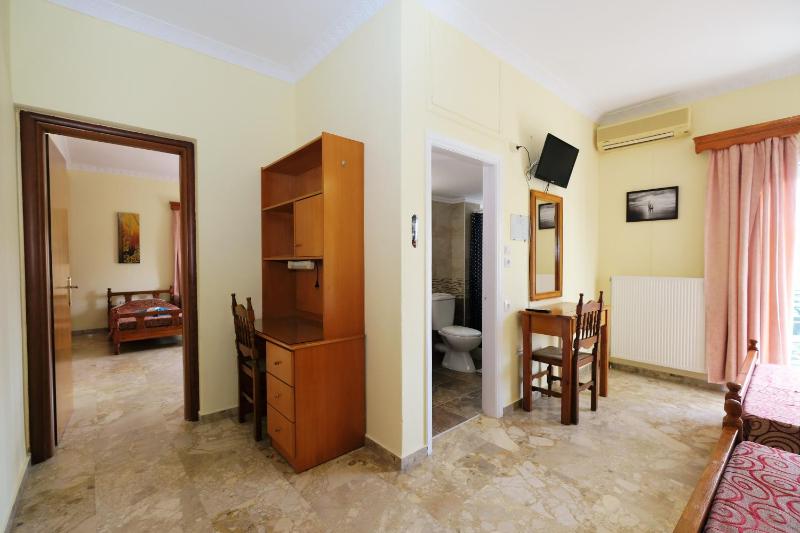 Two-Bedroom Suite (6 Adults) image 3