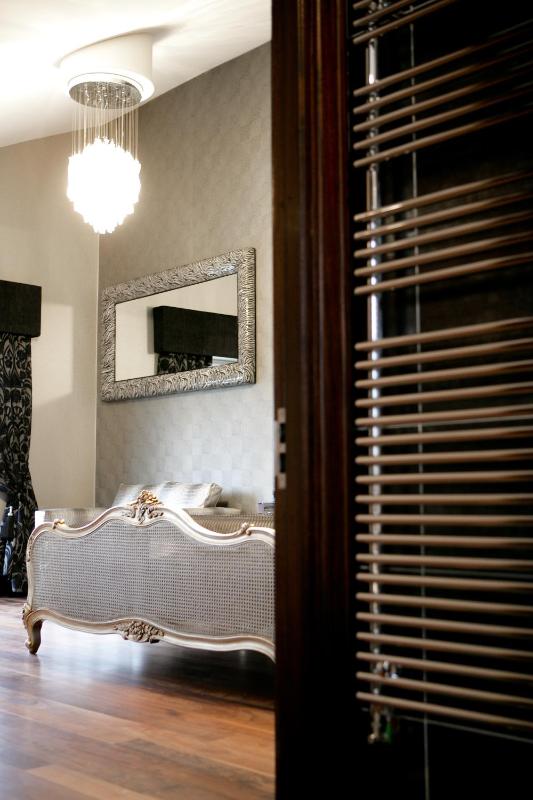 Keswick King Suite with Spa Bath image 3