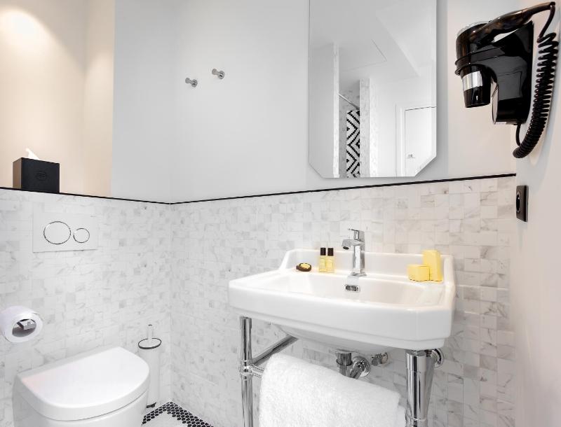 Quadruple Room image 2