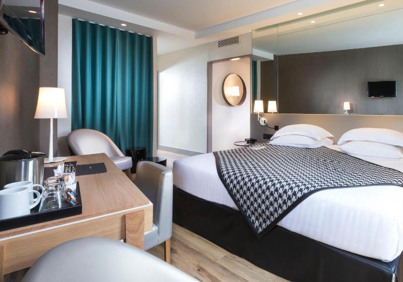 Deluxe Room image 2