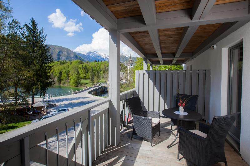 Double Room with Balcony image 3