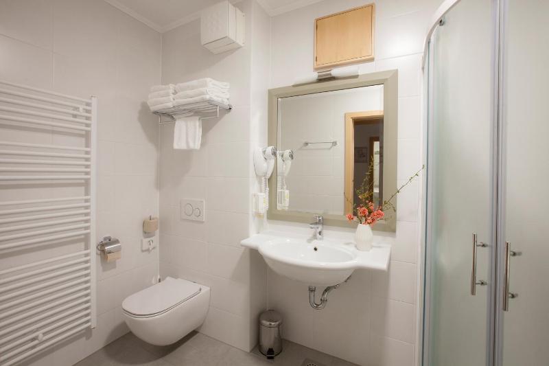 Double Room with Balcony image 1