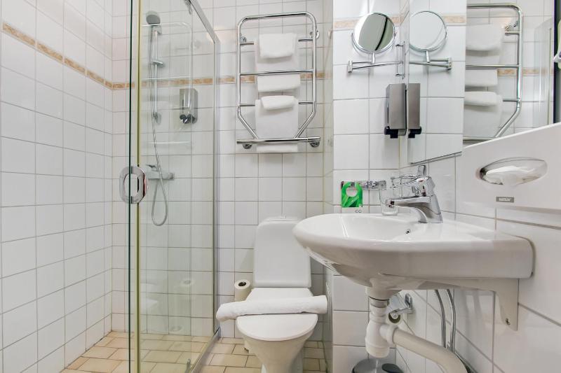 Standard Triple Room image 2