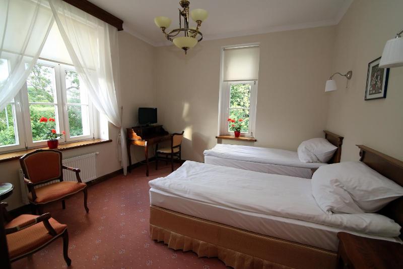Double or Twin Room image 2