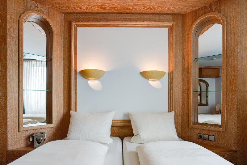 Standard Double Room image 1