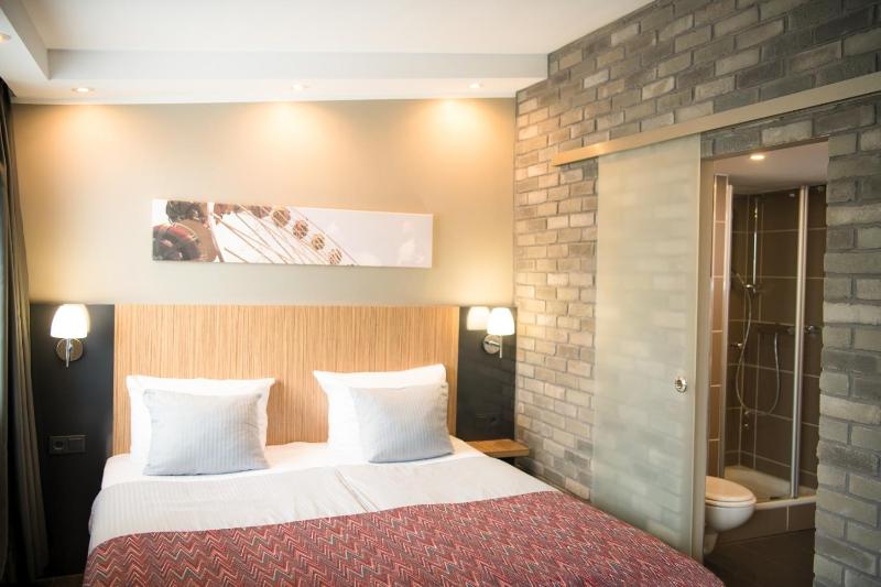 superior double room with air condition image 3