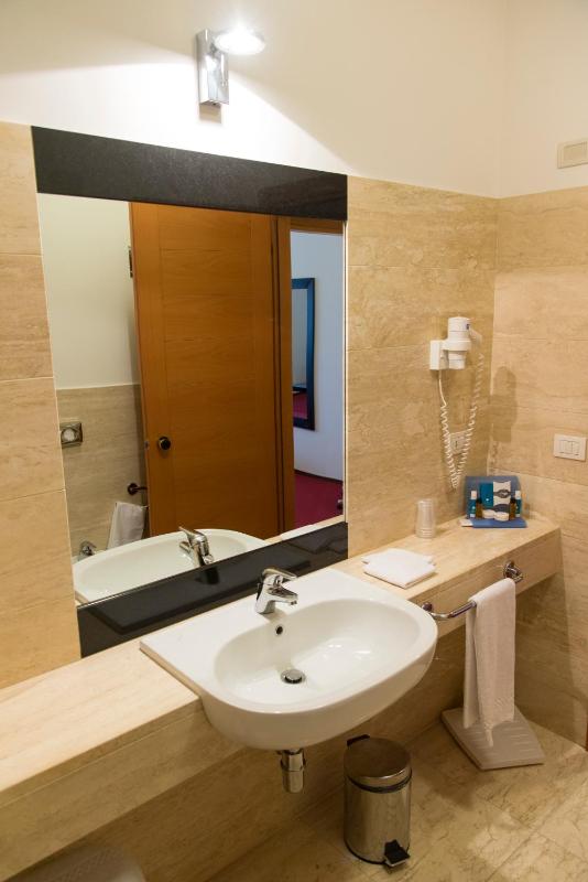 Superior Double Room image 2