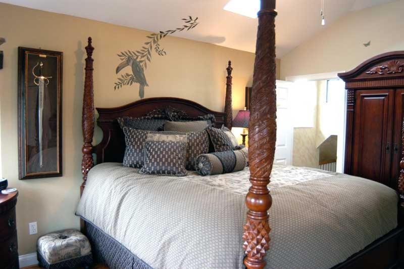 Deluxe King Room image 2