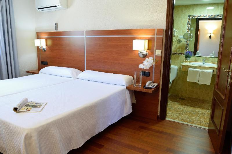 Double or Twin Room image 2
