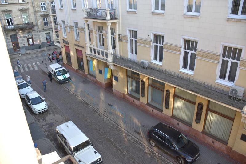 New spacious central apartment - image 12