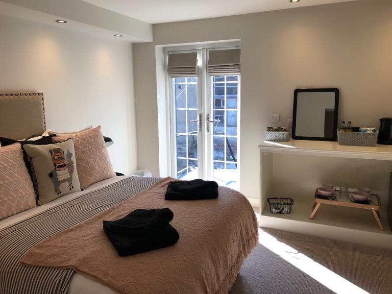 Deluxe Double Room image 4