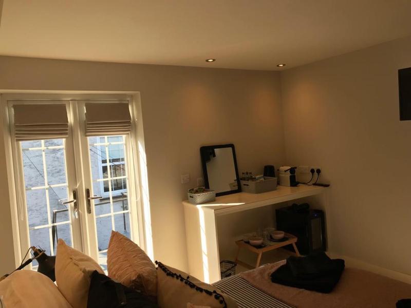 Deluxe Double Room image 2