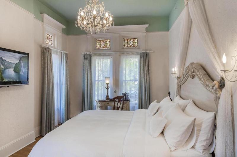 King Suite - Disability Access image 2