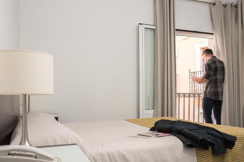 Double Room image 4