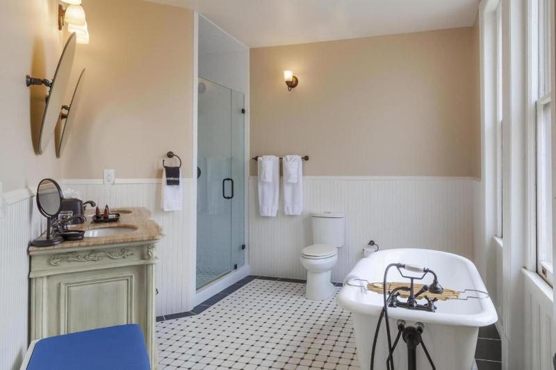 Patterson Inn - image 23
