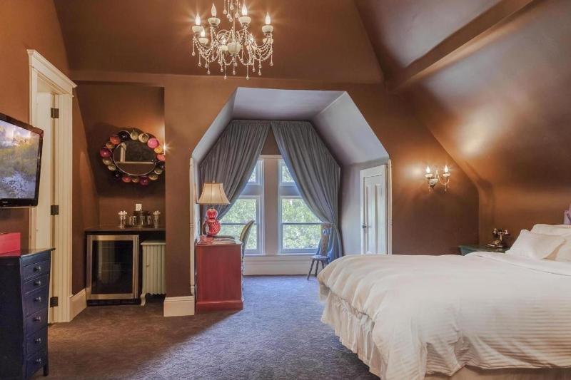 Two-Bedroom Suite image 3