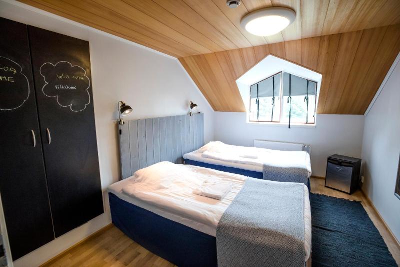 Twin Room with Shared Bathroom image 4